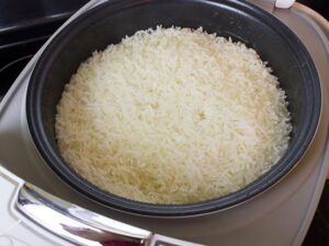 Nồi cơm điện nấu không chín Điện lạnh Anh Thắng