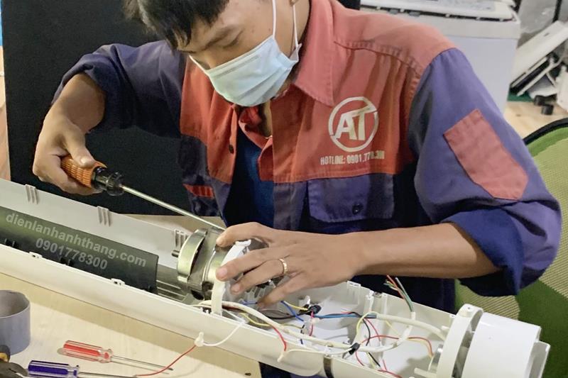 Thợ sửa quạt tháp Điện lạnh Anh Thắng