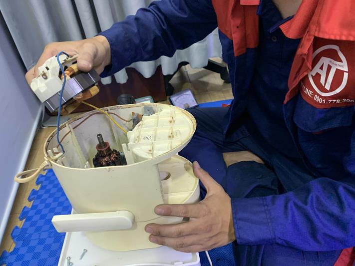 Thợ sửa máy ép chậm Điện lạnh Anh Thắng