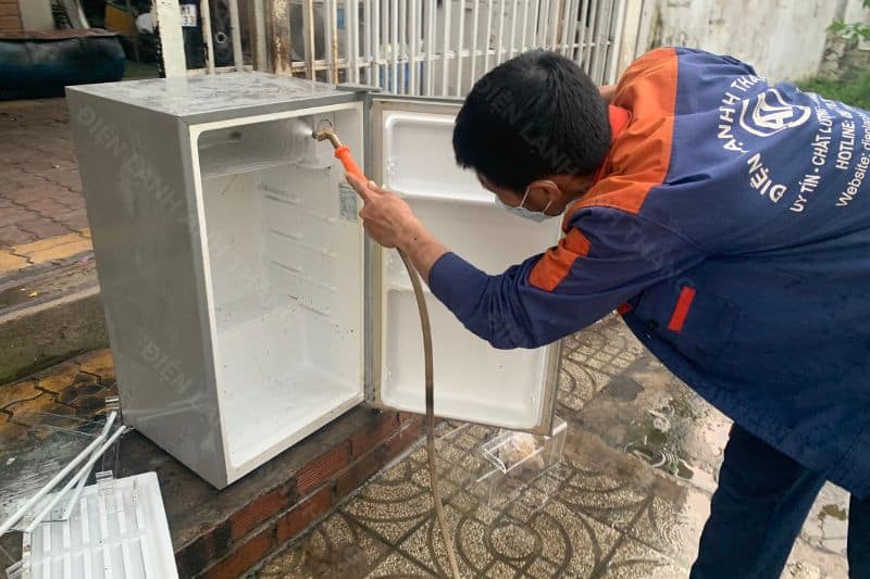 Dịch vụ vệ sinh tủ lạnh mini Điện lạnh Anh Thắng