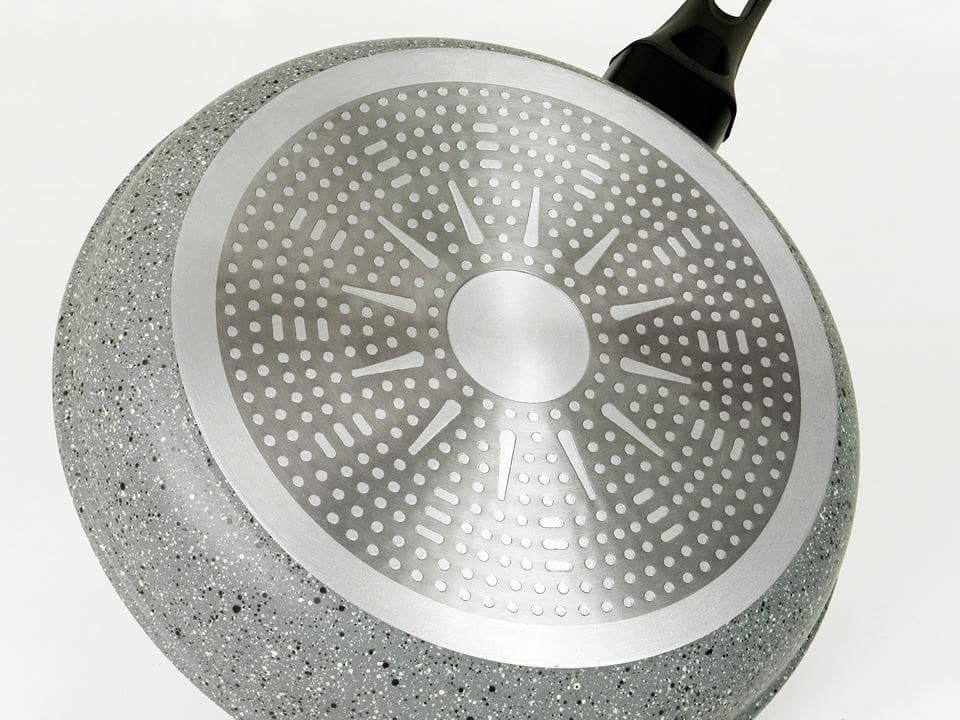 Đáy nồi không bằng phẳng