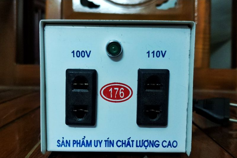 dùng bộ chuyển đổi nguồn