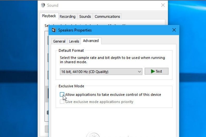 tắt tùy chọn Allow applications to take exclusive control of this device