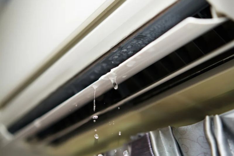 máy lạnh chảy nước sao không