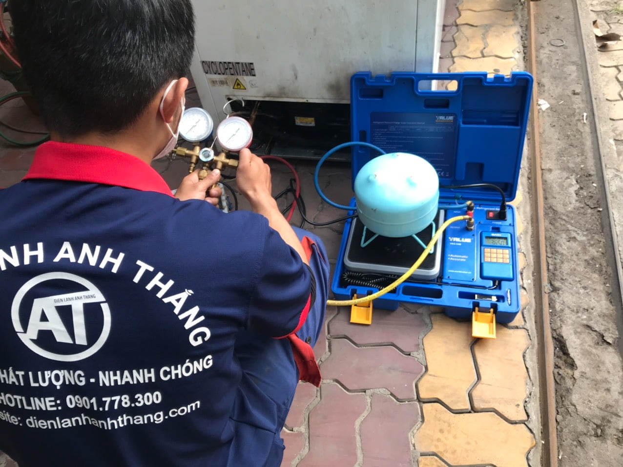 Hình kỹ thuật viên tại Điện lạnh Anh Thắng 3