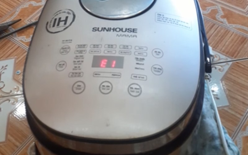 Nguyên Nhân Nồi Cơm Điện Sunhouse Báo Lỗi E1 Và Cách Xử Lý 2025 loi e1 noi com dien sunhouse