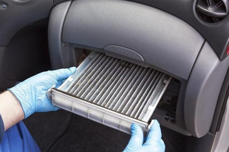 Cách Khử Mùi Máy Lạnh Xe Hơi Bị Hôi Hiệu Quả Và Nhanh Chóng 2025 lọc gió bị bẩn