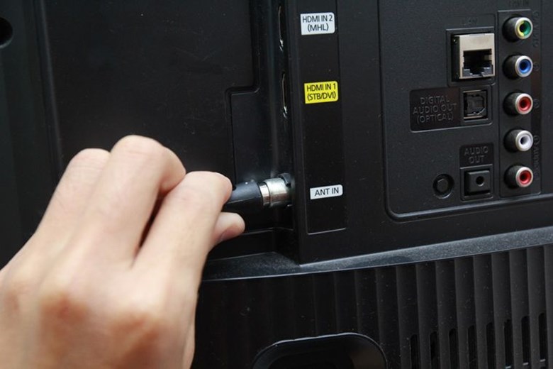 Lỗi Kẻ Sọc Màn Hình Tivi Sony – Nguyên Nhân Và Cách Xử Lý 2025 Kiểm tra dây kết nối tivi