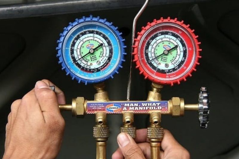 Gas Máy Lạnh Ô Tô Là Gì? Hướng Dẫn Cách Bơm Ga Máy Lạnh Ô Tô 2025 kiểm tra gas máy lạnh xe oto