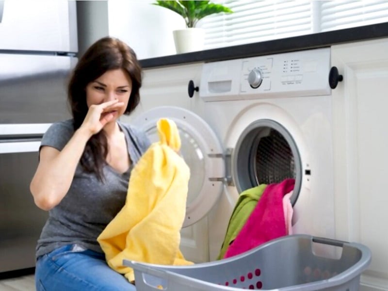 Hướng Dẫn Sửa Máy Giặt Sanyo Chi Tiết, Hiệu Quả Ngay Tại Nhà 2025 Để đồ trong mát giặt quá lâu sau khi giặt