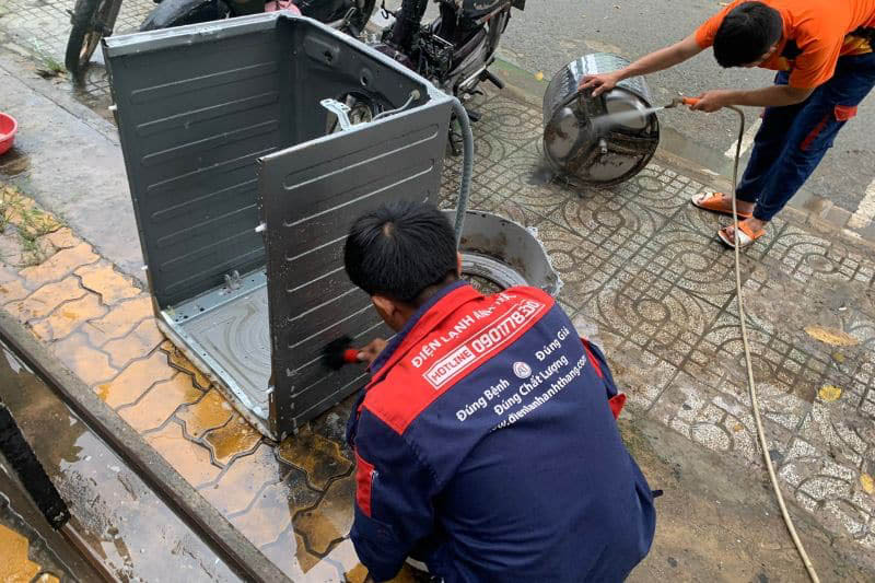vệ sinh máy giặt cửa ngang Điện lạnh Anh Thắng