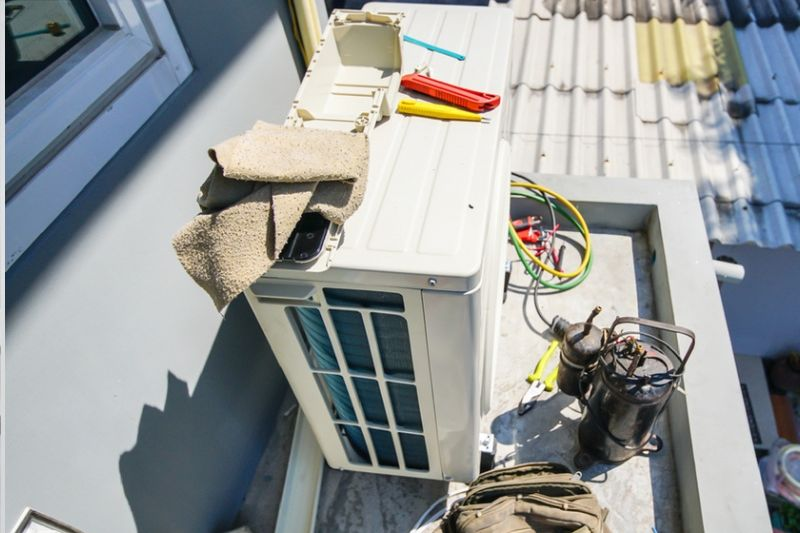 máy lạnh bị xì khí gas