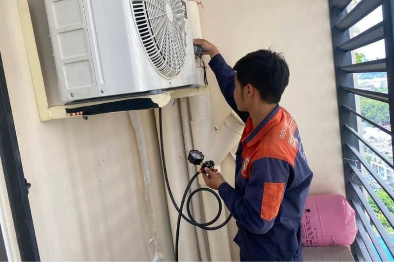 Bơm gas máy lạnh tại nhà Điện lạnh Anh Thắng