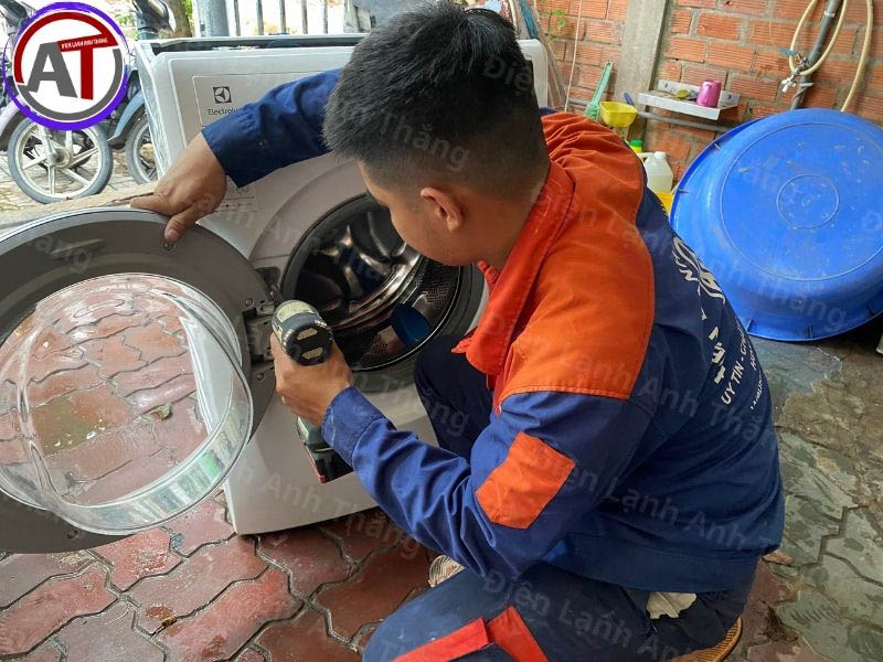 dịch vụ thay chốt cửa máy giặt Điện lạnh Anh Thắng