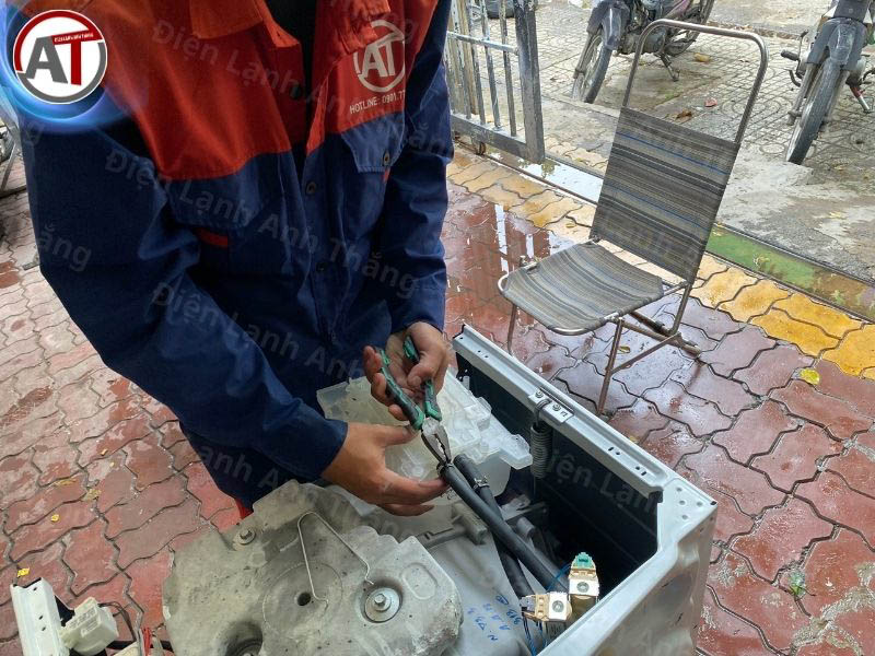 dịch vụ thay van cấp nước máy giặt uy tín Điện lạnh Anh Thắng