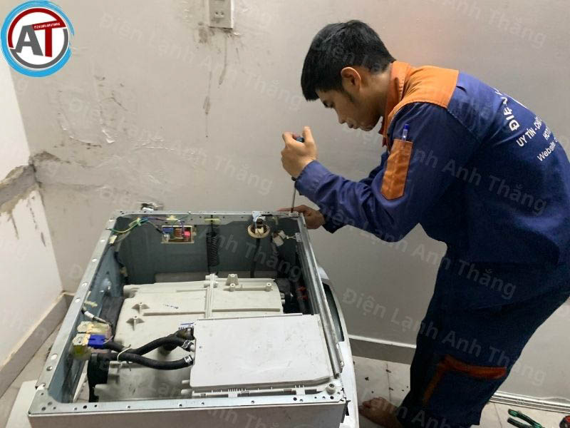 Hướng Dẫn Vệ Sinh Máy Giặt Cửa Trên Nhanh Gọn Ngay Tại Nhà 2026 thay ống xả máy giặt Điện lạnh Anh Thắng