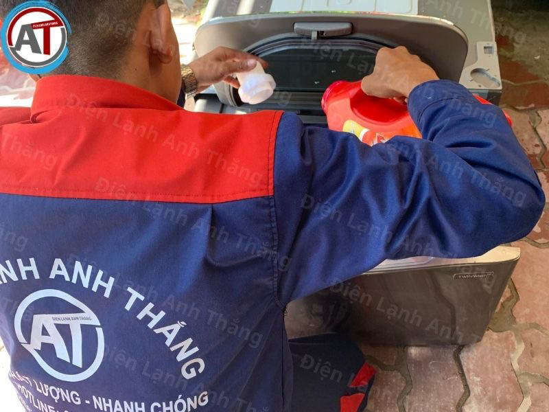 thay ống xả máy giặt tại nhà Điện lạnh Anh Thắng