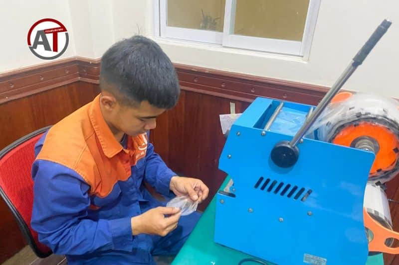 Máy Ép Miệng Ly Bị Rò Rỉ Điện: Cách Xử Lý Triệt Để tại Nhà 2026 sửa chữa máy ép miệng ly Điện lạnh Anh Thắng
