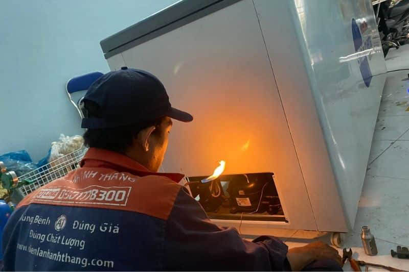 Sửa chữa tủ đông tại nhà Điện lạnh Anh Thắng