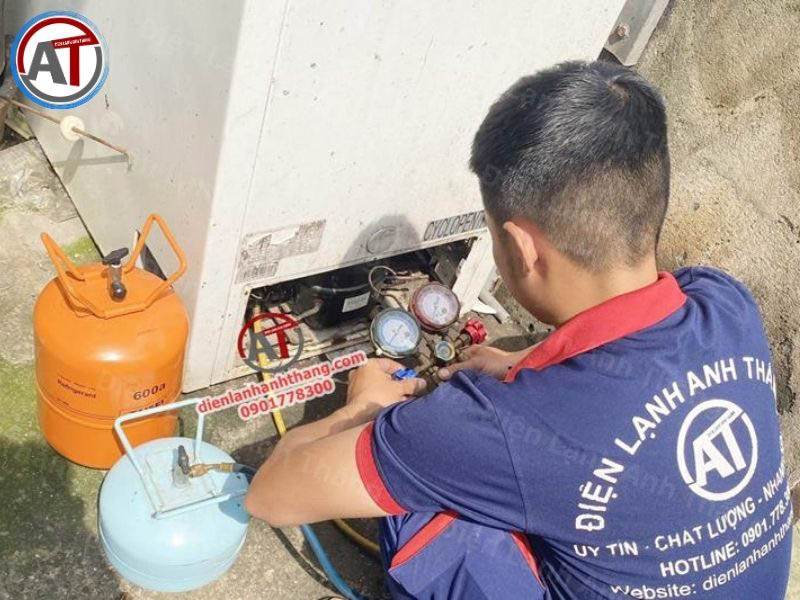 Dấu Hiệu Tủ Lạnh Thiếu Gas. Hướng Dẫn Cách Xử Lý Chính Xác 2026 thay block tủ đông tại nhà Điện lạnh Anh Thắng