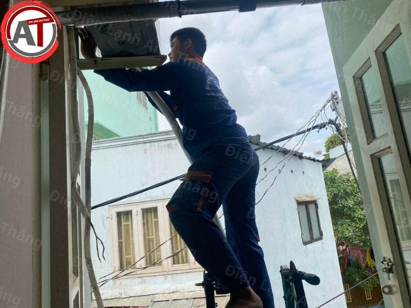 Cách Tháo Máy Lạnh Như Thế Nào Để Vệ Sinh Hiệu Quả Tại Nhà 2025 thay ống đồng máy lạnh tại nhà Điện lạnh Anh Thắng