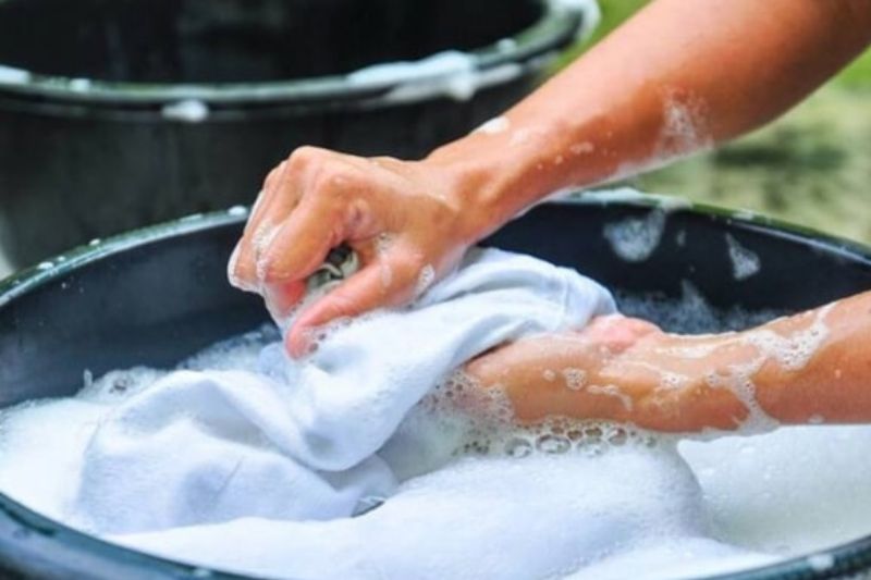 giặt áo dài phi bóng