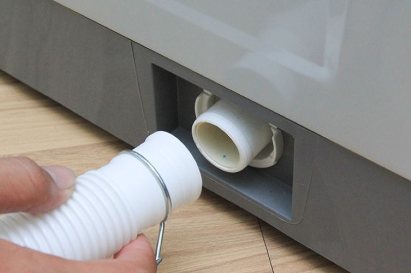 lắp ống xả nước