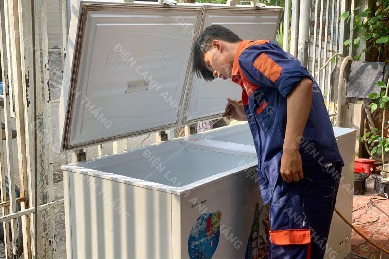 tho ve sinh tu dong dien lanh anh thang