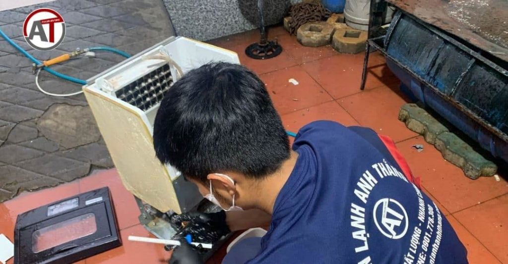 Vệ Sinh Máy Làm Đá Chuyên Nghiệp, Thực Hiện Nhanh Tại Chỗ 2026 vệ sinh máy làm đá tại nhà Điện lạnh Anh Thắng
