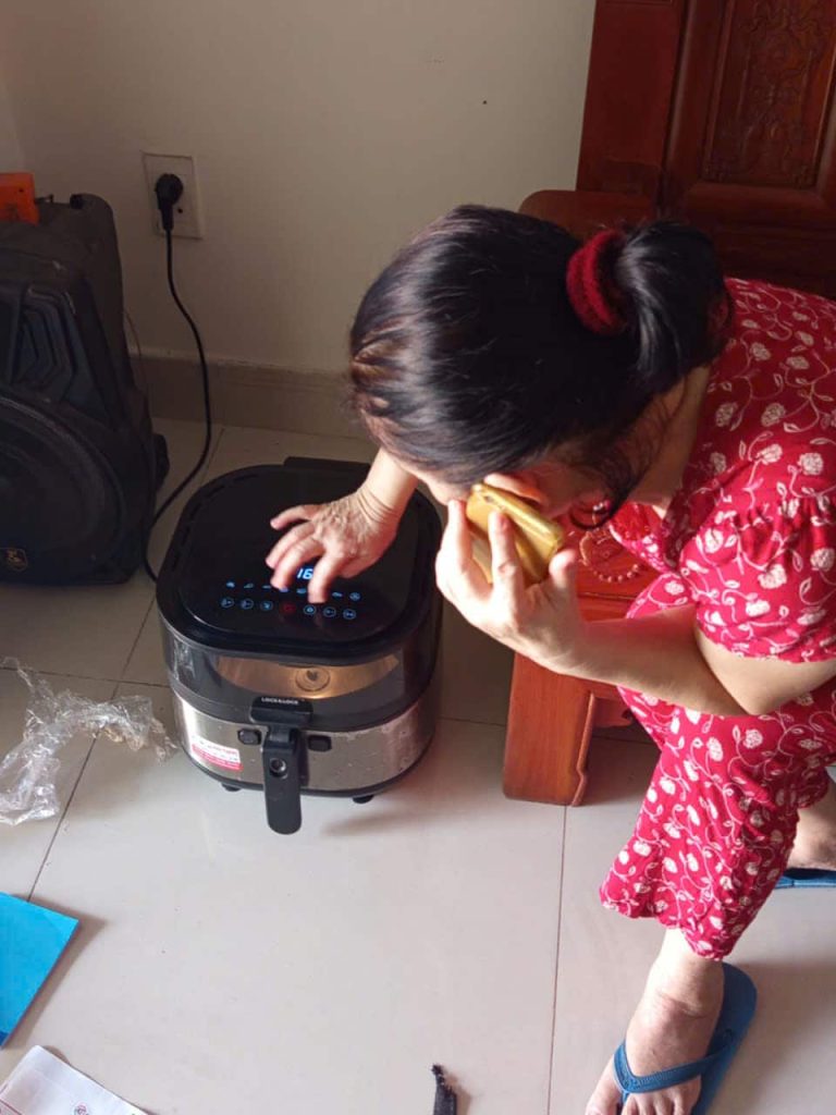 Nồi chiên không dầu mất nguồn – Ca kiểm tra thực tế 2026 20 12 2025 sua noi chien khong dau loi can kiem tra phu xuan nha be.jpg