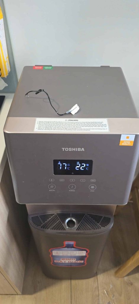 Máy nước nóng lạnh không ổn định nhiệt – Ca kiểm tra thực tế 2026 21 12 2025 sua may nuoc nong lanh kiem tra cam bien binh tan.jpg