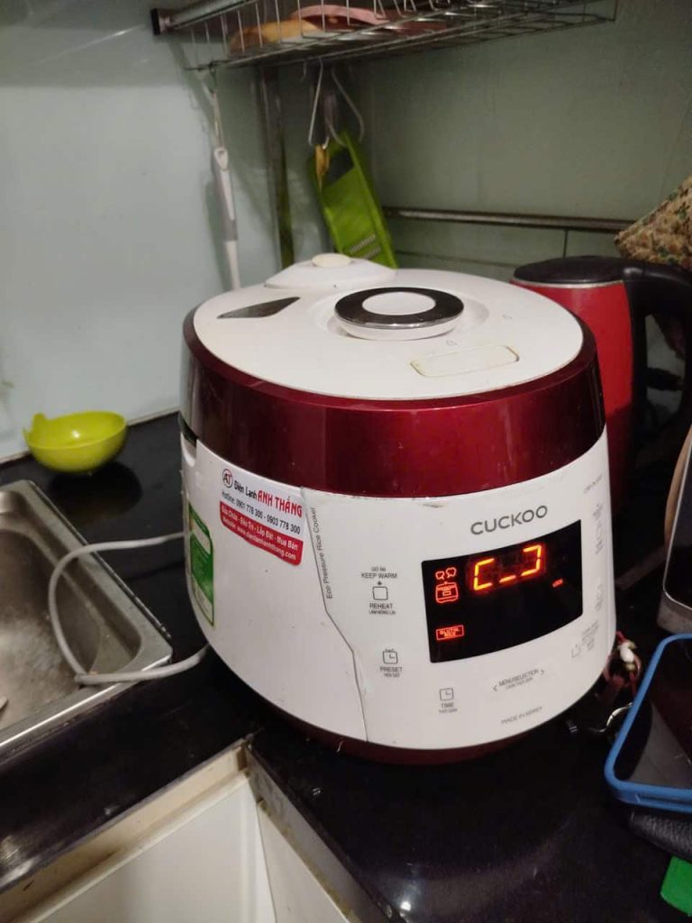 Nồi cơm điện Cuckoo báo lỗi E01 – Ca kiểm tra thực tế 2026 21 12 2025 sua noi com dien bao loi e01 quan 7.jpg