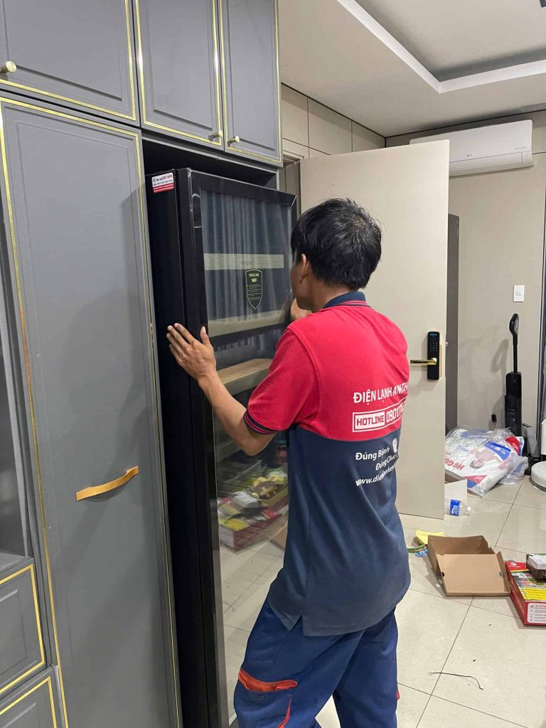 Tủ rượu làm lạnh không ổn định – Ghi nhận kiểm tra thực tế 2026 21 12 2025 sua tu ruou kiem tra he thong lanh binh duong.jpg