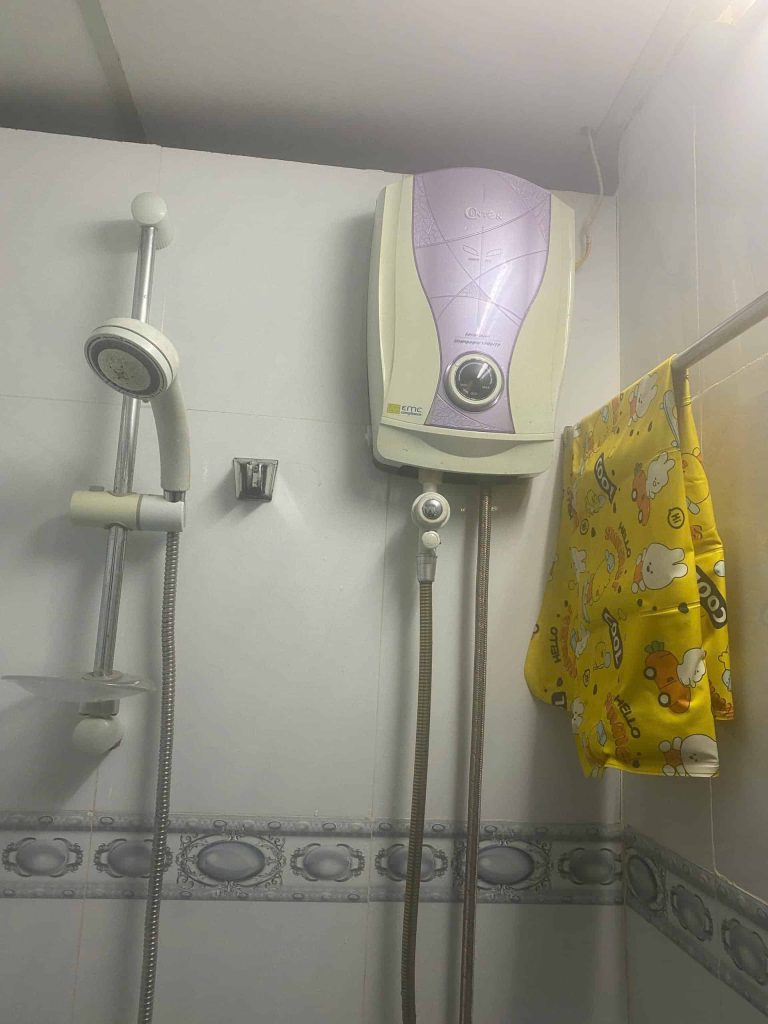 Máy nước nóng nghi hoạt động không ổn định – ca kiểm tra thực tế 2026 25 12 2025 sua may nuoc nong quan 4.JPG