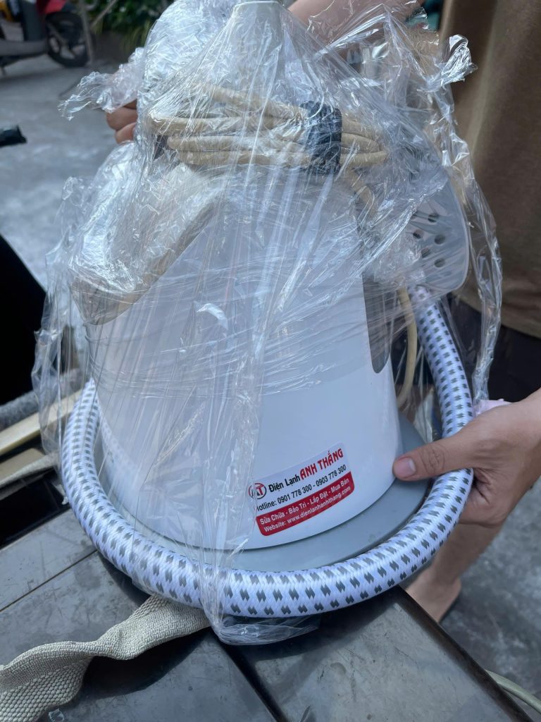 Bàn ủi hơi nước chảy nước – Ca kiểm tra thực tế 2026 28 12 2025 sua ban ui hoi nuoc ho ron chay nuoc tan phu.jpg