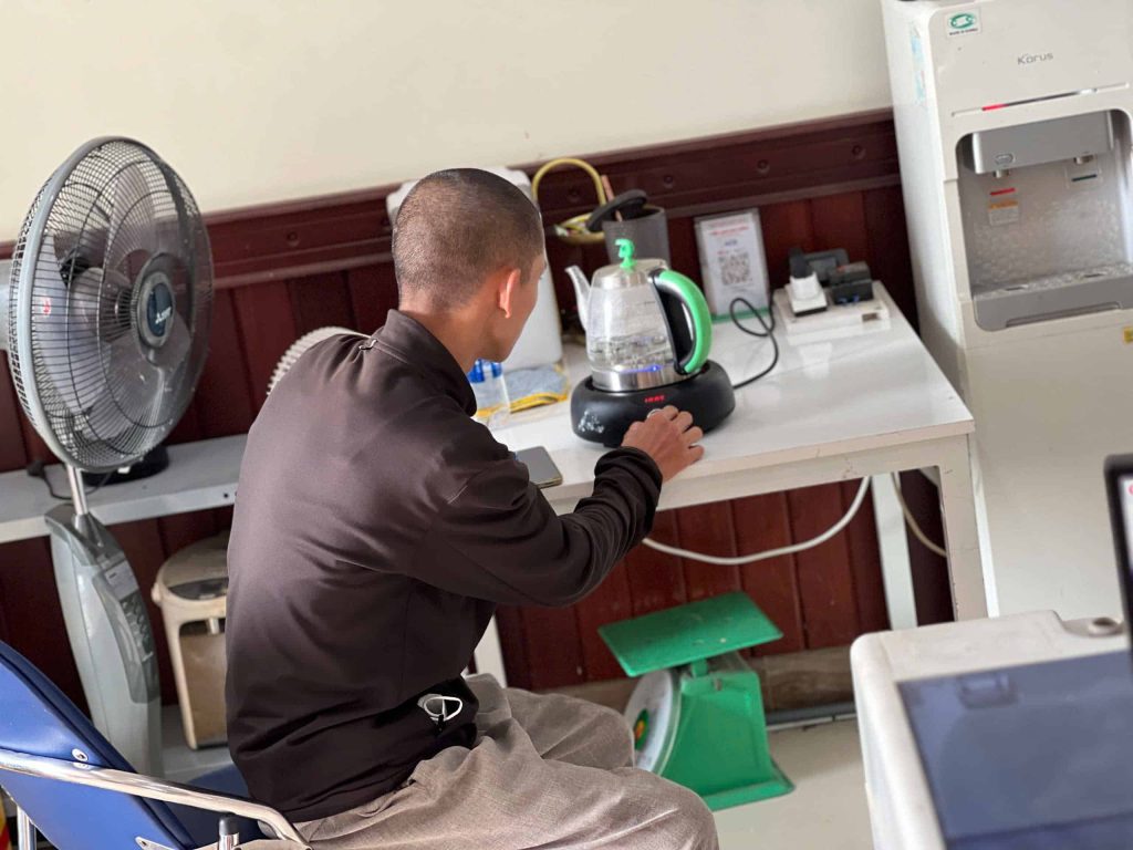 Bình đun siêu tốc mất nguồn – Ca kiểm tra thực tế 2026 28 12 2025 sua binh dun sieu toc mat nguon tai cong ty.JPG 2