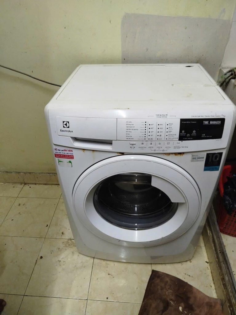 Máy giặt bốc khói khi vận hành – Ca kiểm tra thực tế 2026 31 12 2025 sua may giat electrolux boc khoi quan 3.pjg