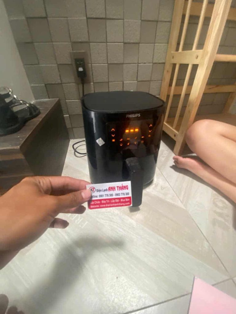 Nồi chiên không dầu vệ sinh định kỳ – Ca kiểm tra thực tế 2026 31 12 2025 ve sinh noi chien khong dau quan 7.jpg 2