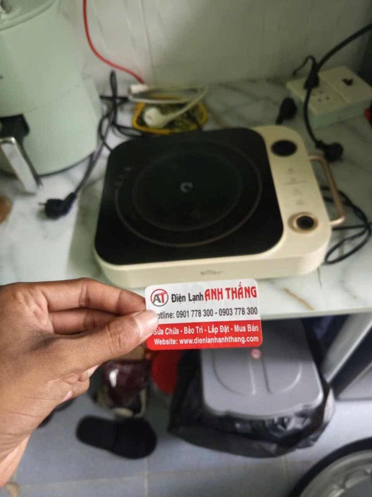 Bếp từ lên nguồn nhưng không vận hành – Ca kiểm tra thực tế 2026 05 01 2025 sua bep tu loi board tan phu.jpg