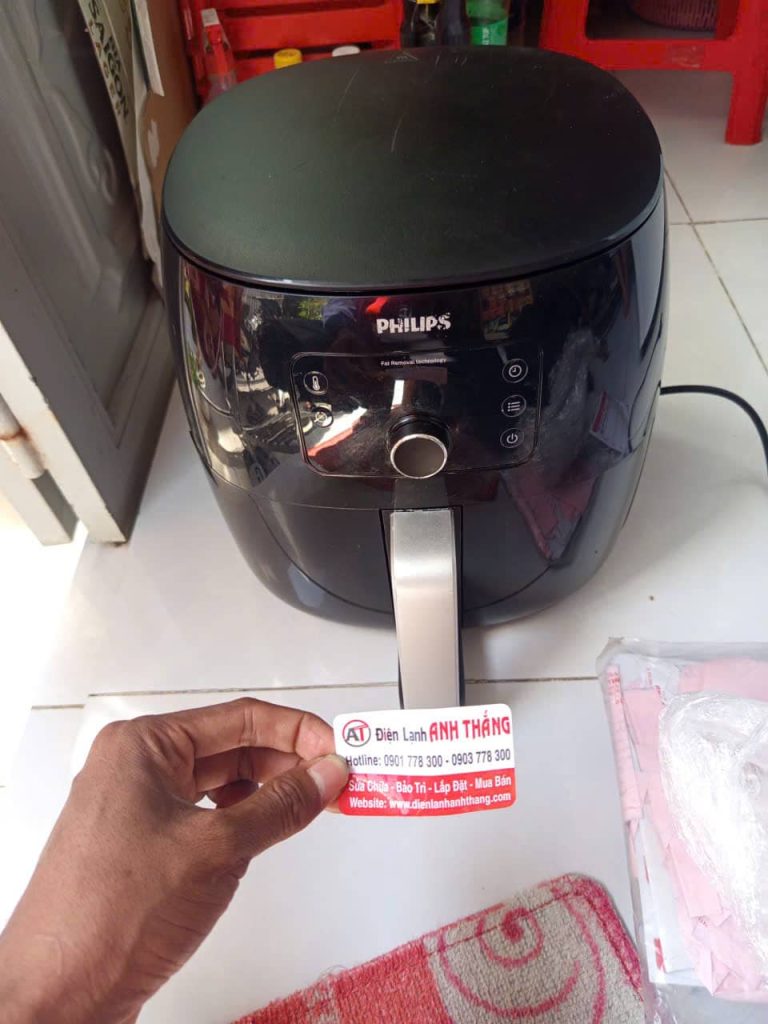 Nồi chiên không dầu bám dầu mỡ – Ca kiểm tra thực tế 2026 05 01 2026 ve sinh noi chien khong dau thu duc.jpg 2