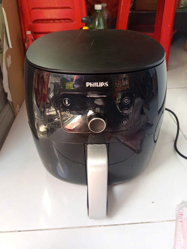 Nồi chiên không dầu bám dầu mỡ – Ca kiểm tra thực tế 2026 05 01 2026 ve sinh noi chien khong dau thu duc.jpg