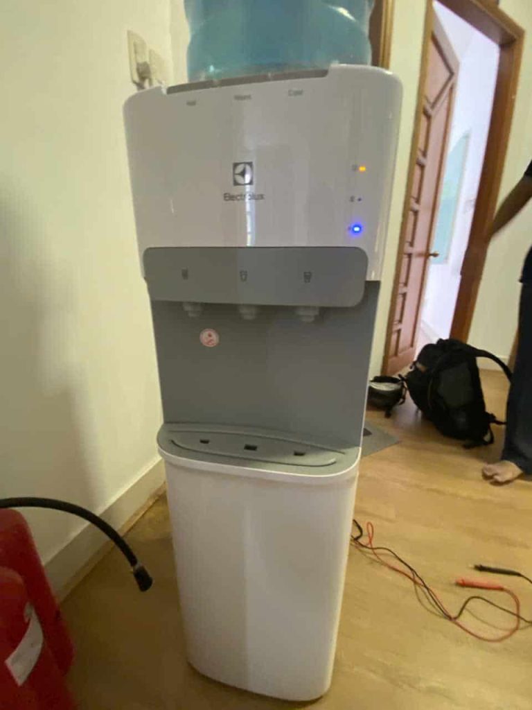 Máy nước nóng lạnh hoạt động không ổn định – Ca kiểm tra thực tế 2026 08 01 2026 kiem tra may nuoc nong lanh quan binh tan.jpg