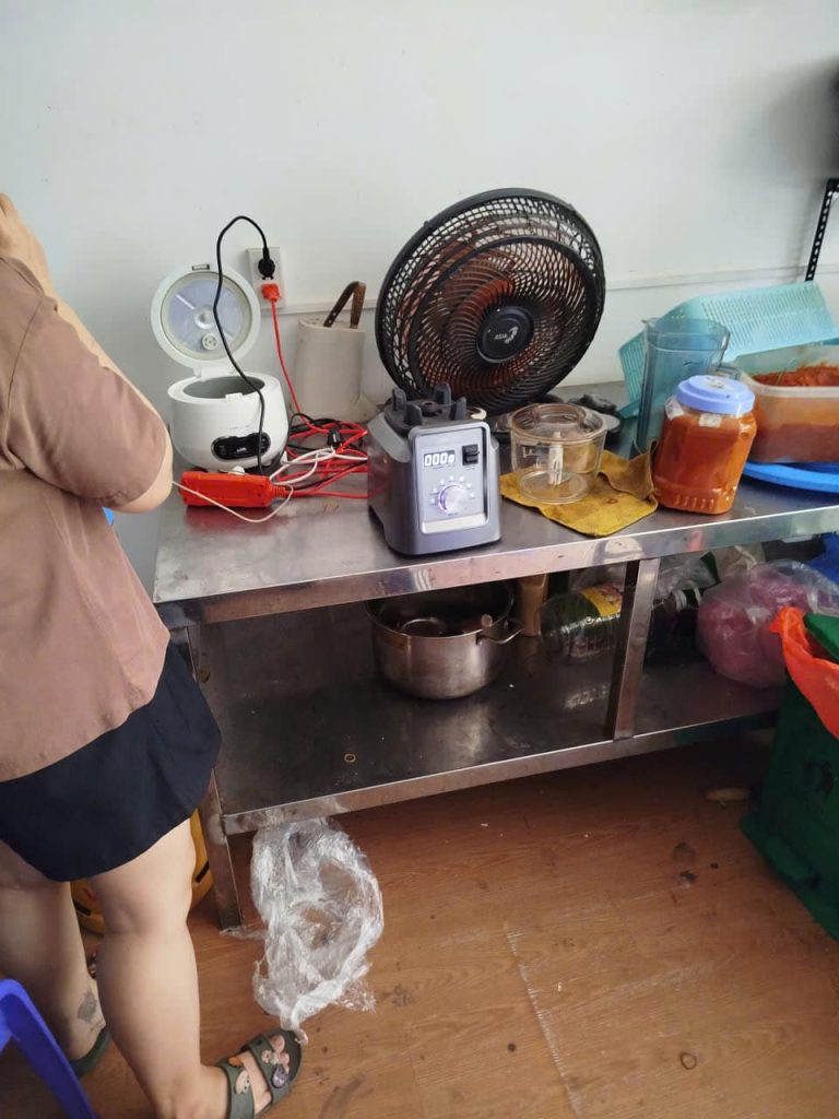 Máy xay sinh tố kiểm tra vận hành – Ca kiểm tra thực tế 2026 10 01 2026 sua may xay sinh to can kiem tra quan tan phu.jpg