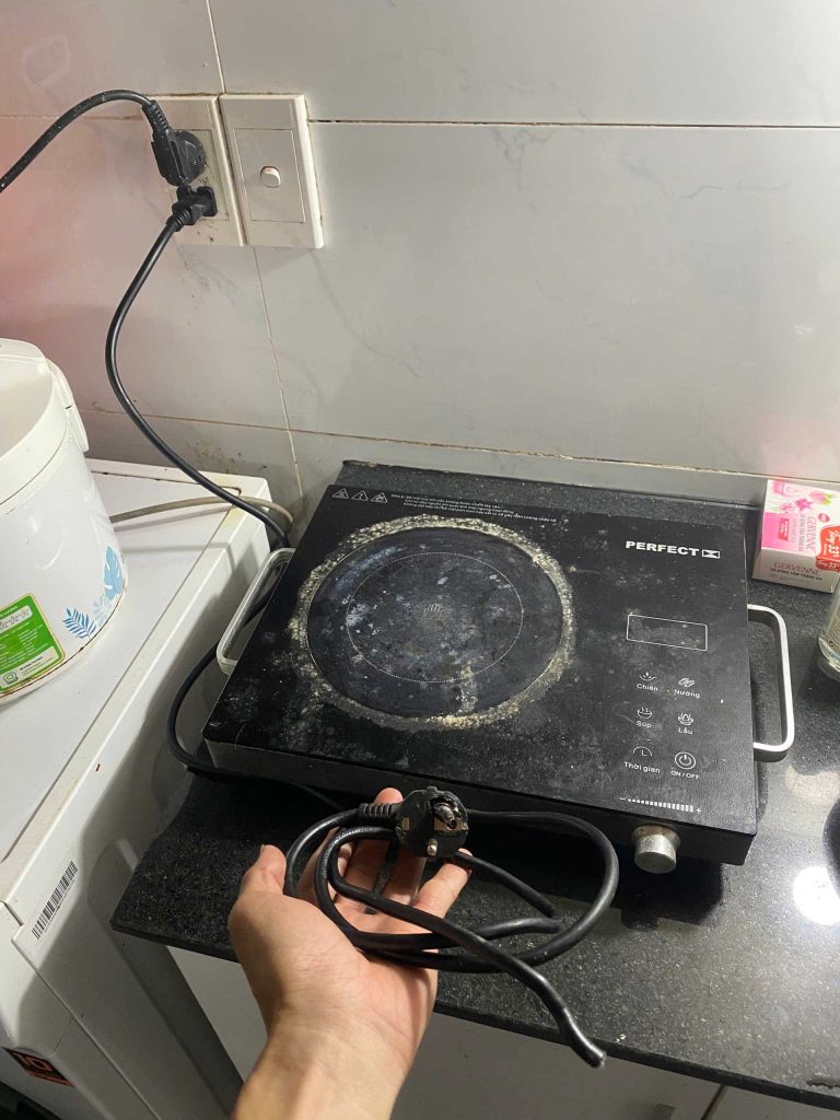 Bếp hồng ngoại PERFECT PF-BH82 lỗi dây nguồn – Ca kiểm tra thực tế 2026 bep hong ngoai pf bh82 loi day nguon.jpg 3
