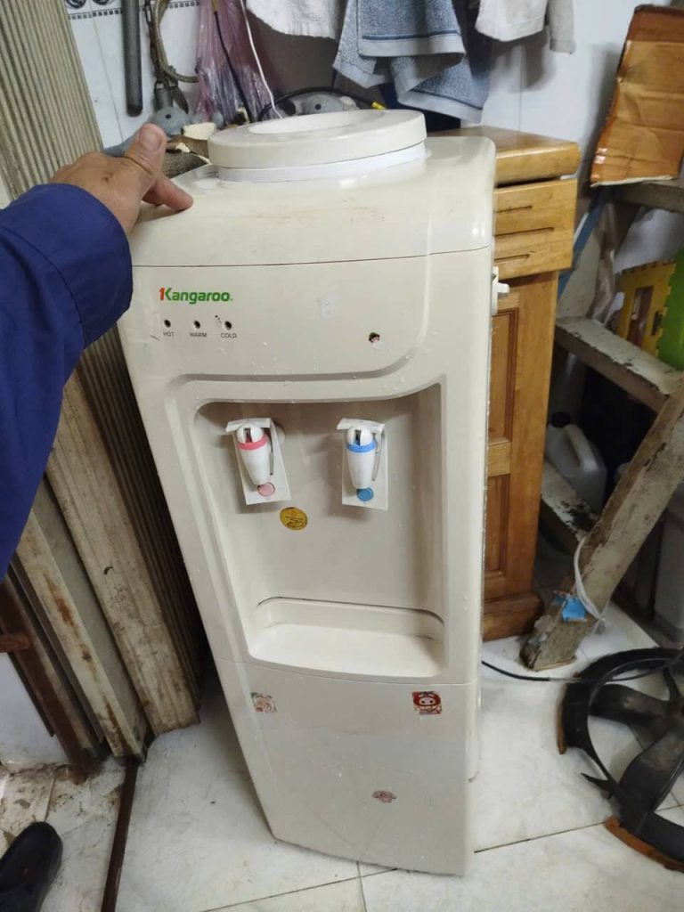 Cây nước nóng lạnh Kangaroo bị tràn nước – Ghi nhận kiểm tra thực tế 2026 cay nuoc nong lanh kangaroo bi tran nuoc.jpg