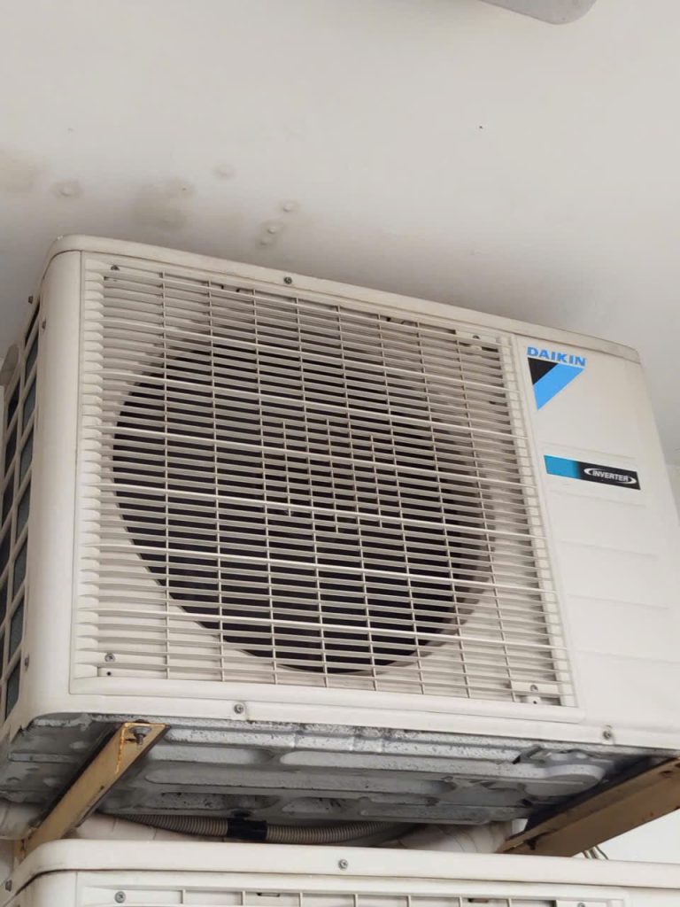 Máy lạnh bám bụi nhiều – ghi nhận kiểm tra thực tế 2026 may lanh bam bui nhieu.jpg 6