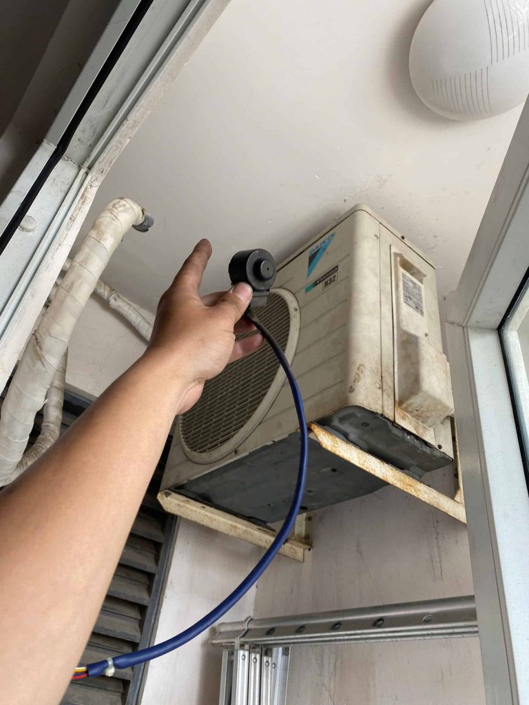 Máy lạnh Daikin KTKC35RVMV đuôi nóng không chạy – Ca kiểm tra thực tế 2026 may lanh daikin ktkc35rvmv rkc35rvmv duoi nong khong chay.jpg 2