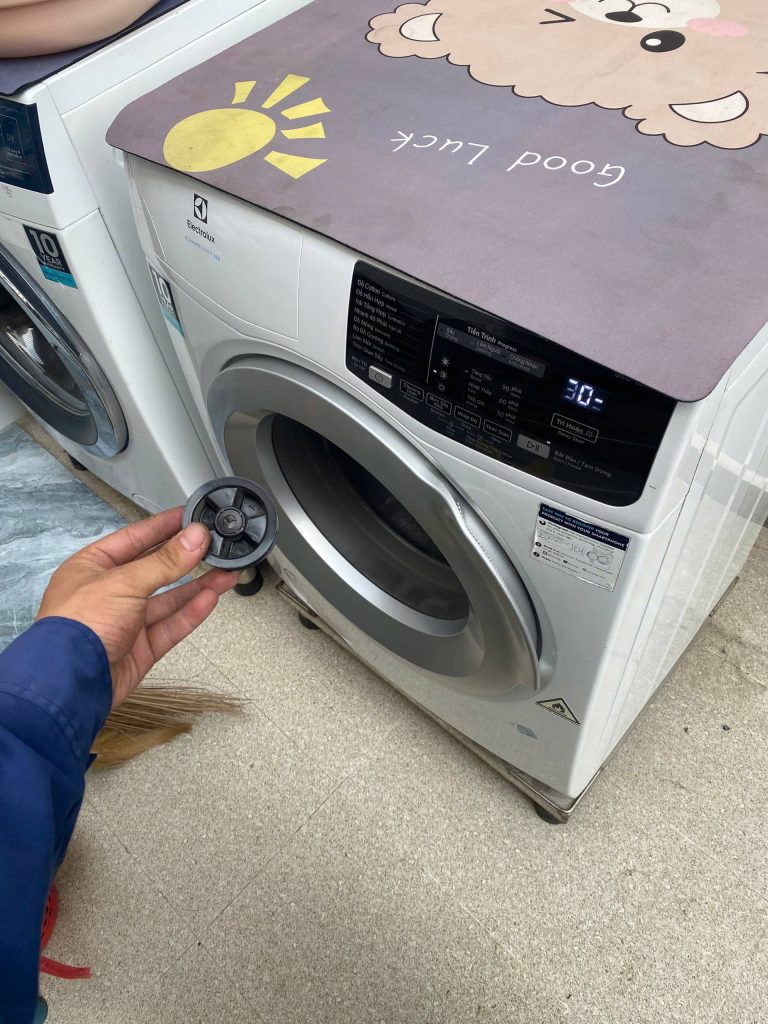 Máy sấy Electrolux EDV805JQWA kêu cạ lồng – Ca kiểm tra thực tế 2026 may say electrolux edv805jqwa keu ca long.jpg 4