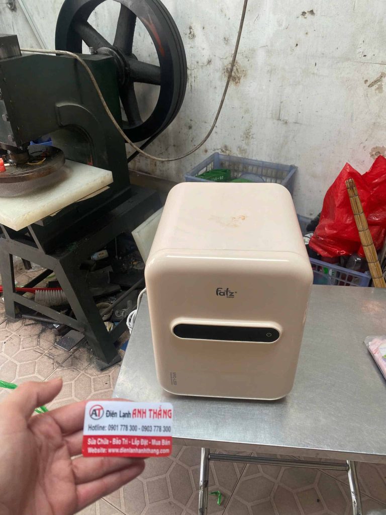 Máy tiệt trùng Fatzbaby FB4766SL báo lỗi E2 – Ghi nhận kiểm tra thực tế 2026 may tiet trung fatzbaby fb4766sl bao loi e2.jpg