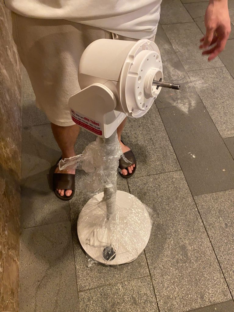 Quạt điện sạc không vào điện, không chạy – Ca kiểm tra thực tế 2026 quat dien sac khong vao dien khong chay.JPG 1